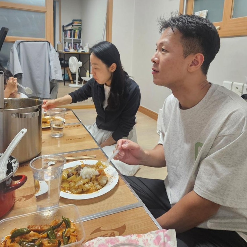 2_맛있게 드시는 목녀님과 진영이.jpg